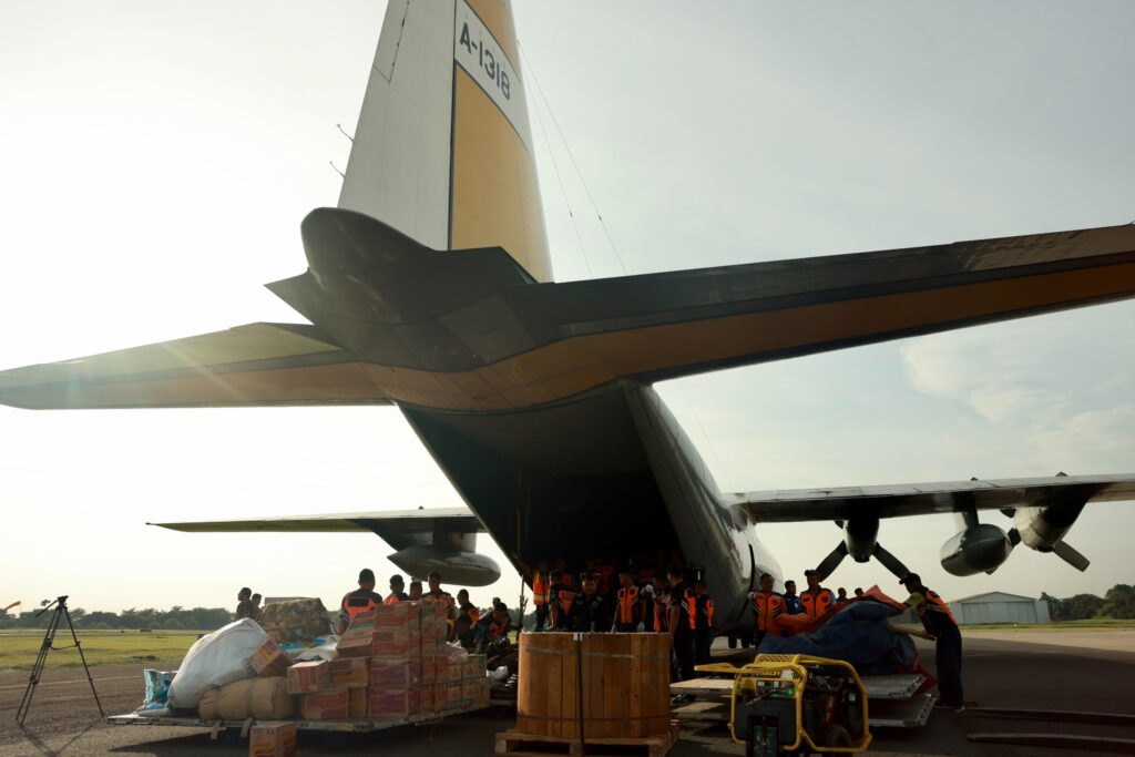 A400 dan 3 Hercules Bawa Ratusan Tenda, Perahu Karet, Genset, dan Alat Komunikasi ke Lokasi Bencana Sumatera
