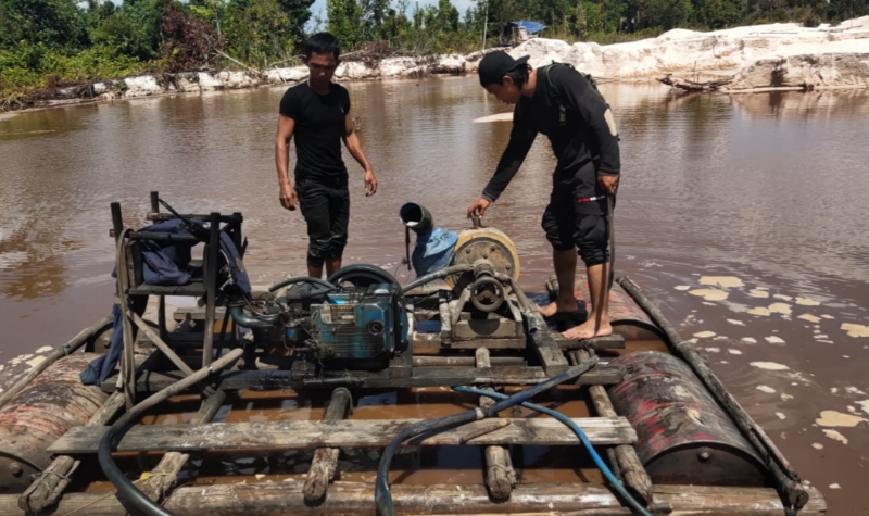Diduga Tak  Miliki Izin, Polisi Amankan Seorang Petambang Pasir Zirkon
