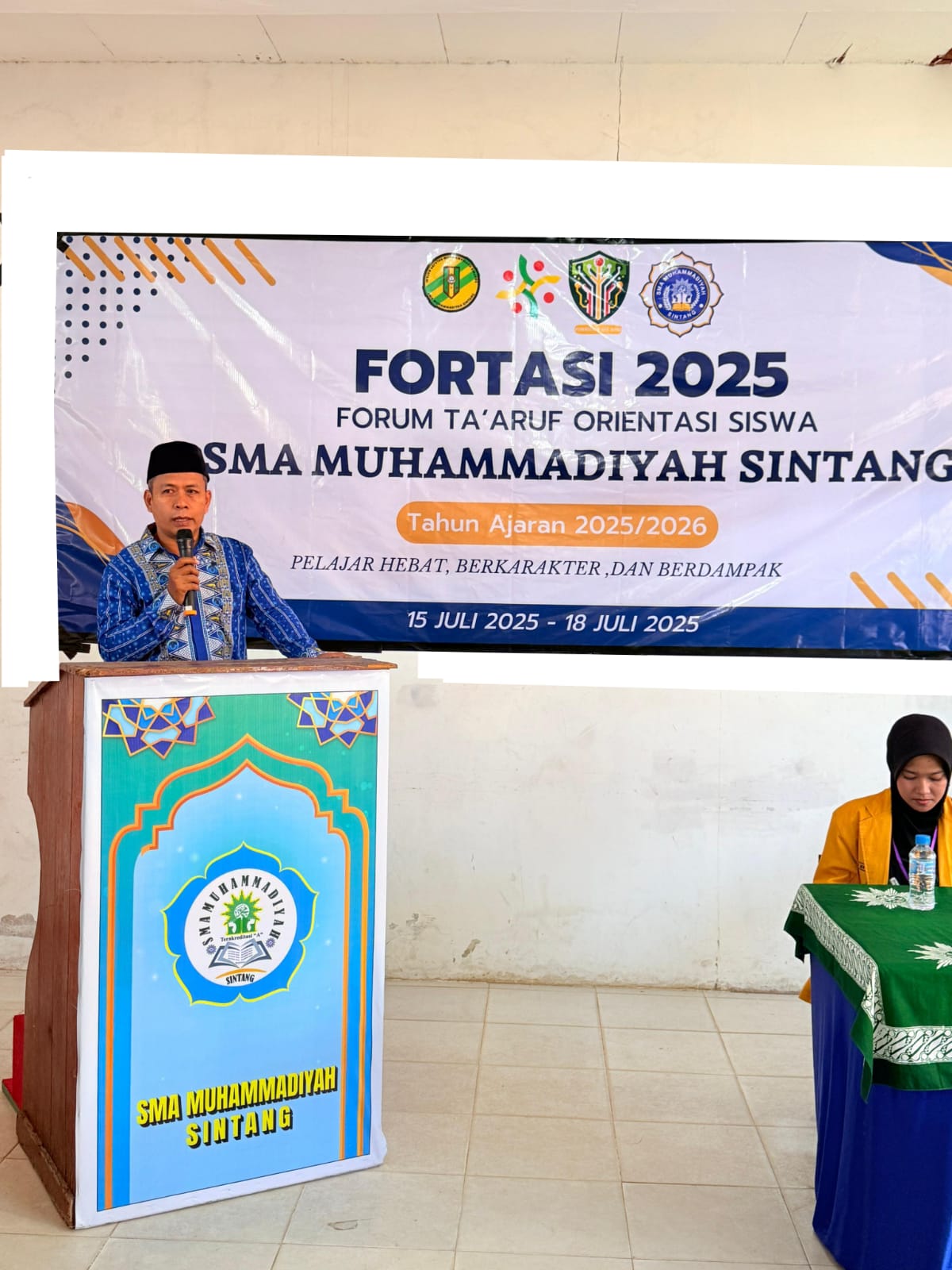 Dihadiri Anggota DPRD FORTASI SMA Muhammadiyah Sintang Meriah