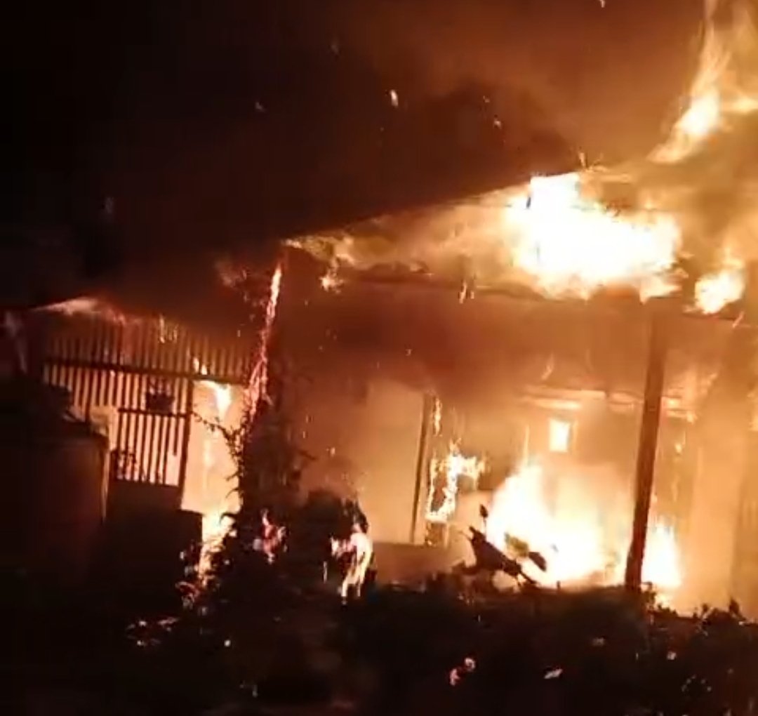 Tangkapan layar kondisi rumah warga di Jalan Prona 3 usai dilalap api pada Minggu dini hari. (Doc. Wag via Djuned)