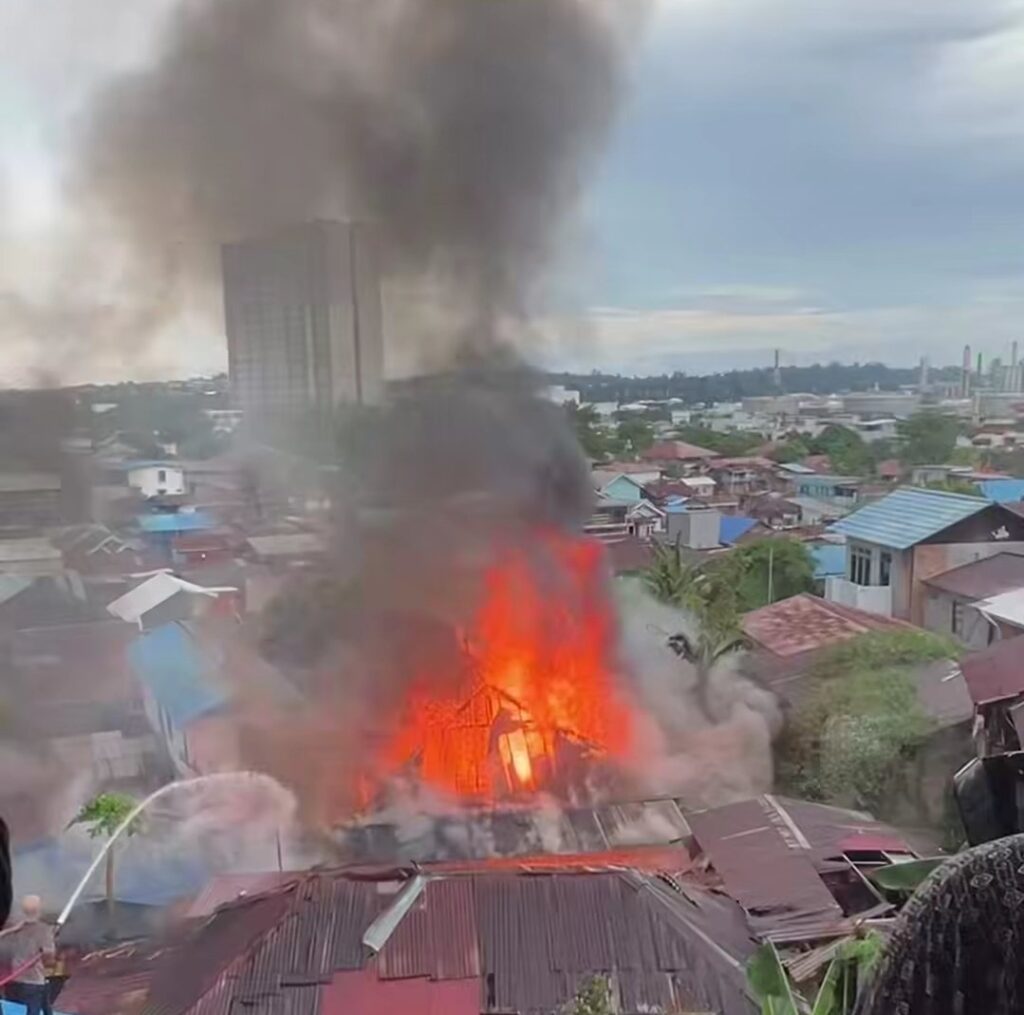 Kebakaran Hanguskan 7 Rumah di Jalan Al-Falaah Baru Ilir Balikpapan Barat