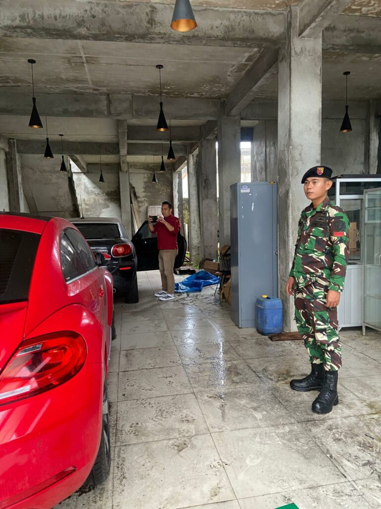 Kejati Kalbar Geledah Rumah Tersangka Dugaan Korupsi Dana Hibah GKE Petra, Dua Mobil Diamankan