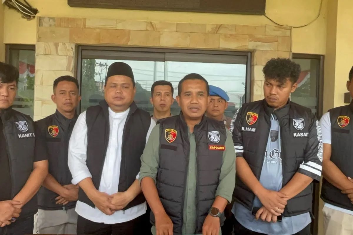 Kapolres Bungo AKBP Natalena Eko Cahyono memberikan keterangan pers usai penangkapan oknum polisi pelaku pembunuhan dosen di Muaro Bungo.