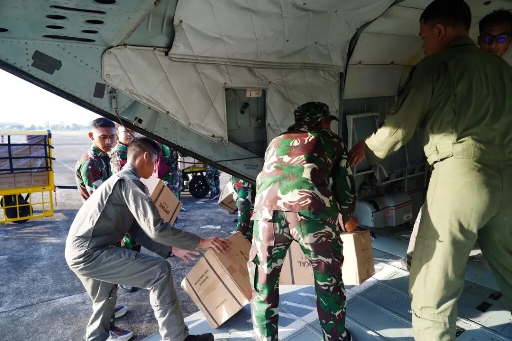 Jalur Darat Terputus, Kota Langsa Terima Bantuan 1,5 Ton via Helikopter