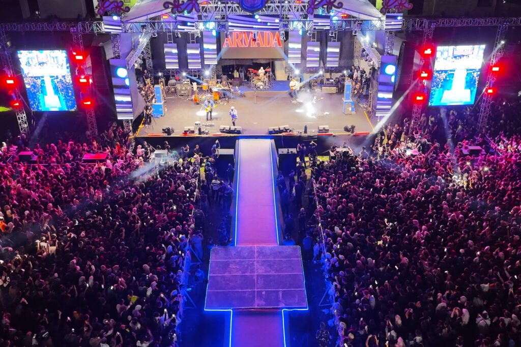 Band Armada Pukau Ribuan Masyarakat Murung Raya di Acara Malam Pergantian Tahun