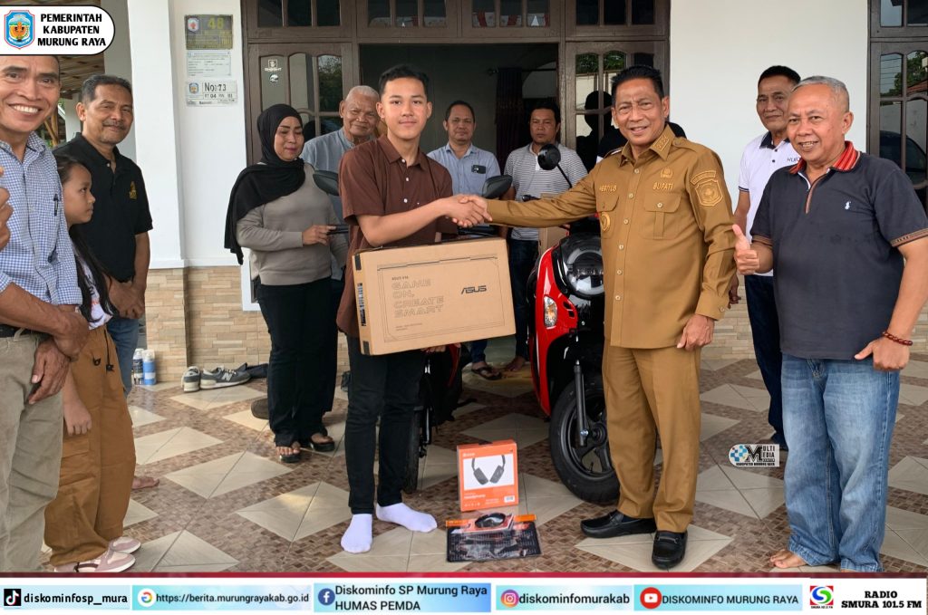 Bupati Murung Raya Serahkan Bonus Atlet Catur Berprestasi