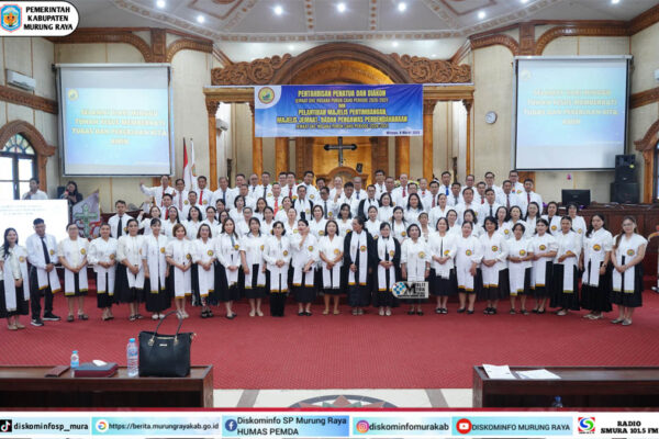 Pentahbisan Panatua dan Diakon Serta Pelantikan Pengurus Jemaat GKE Hosana Puruk Cahu