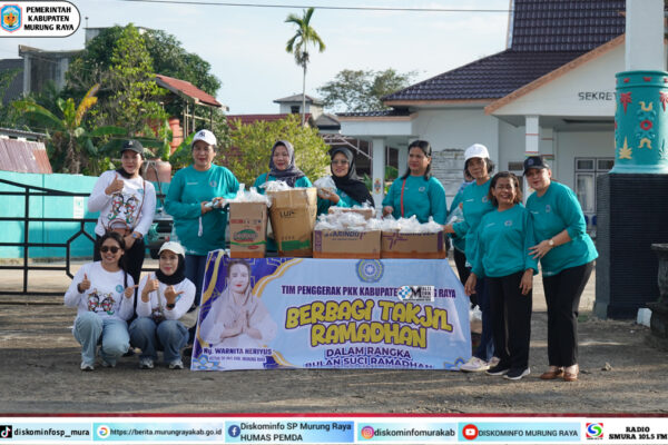 TP-PKK Murung Raya Tebar Berkah Ramadan Berbagi Takjil Gratis