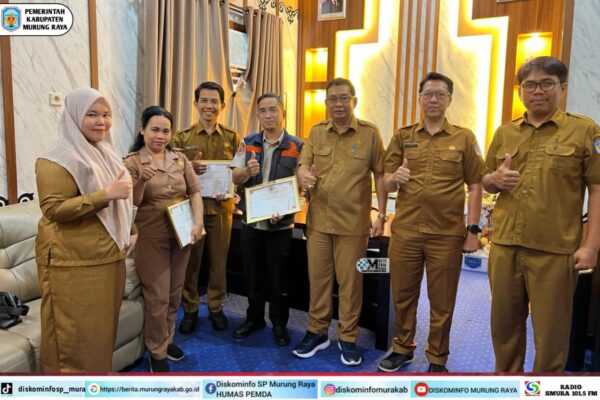 BPKAD Serahkan Piagam Penghargaan Kepada Perangkat Daerah Terbaik Dalam Percepatan Pencatatan Beban Persediaan