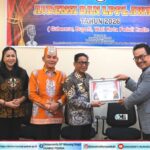 Bupati Mura Terima Penghargaan Dari LPPL Radio dan TV Indonesia