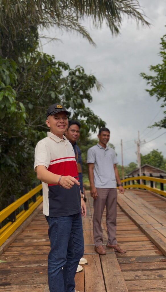 Bupati Gumas Jaya S. Monong Tinjau Jembatan Baru di Tumbang Jalemu