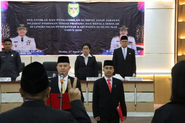 Bupati Gunung Mas Lantik Dua Pejabat Pimpinan Tinggi Pratama Dan 44 Kepala Sekolah