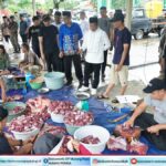 Bupati Heriyus Pantau Pembagian Hewan Kurban di Sejumlah Masjid di Puruk Cahu