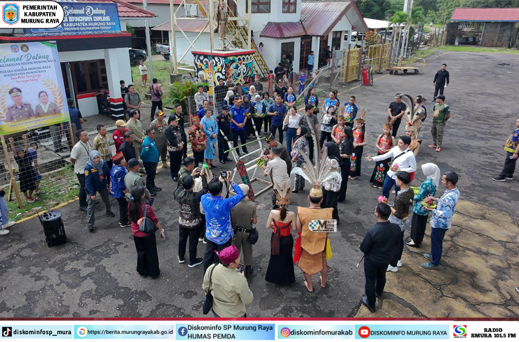 Bupati Heriyus Sambut Kedatangan Kajari Baru di Bandara Dirung Lingkin