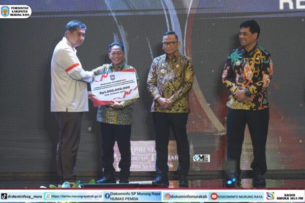 Bupati Heriyus Terima Penghargaan Dari Kemendagri RI, Kategori Penurunan Tingkat Pengangguran
