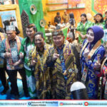 Bupati Mura Sambut Gubernur Kalteng Saat Kunjungi Stand Pameran