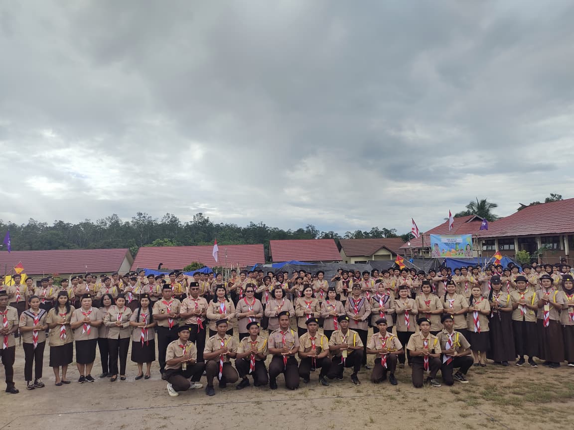 Ketua Kwarcab Pramuka Gunung Mas Buka Perkemahan Tamu Ambalan di SMAN 1 Manuhing