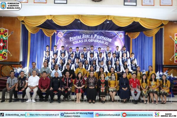 Ketua TP-PKK Mura Hadiri Pelepasan Kelas IX SMP President