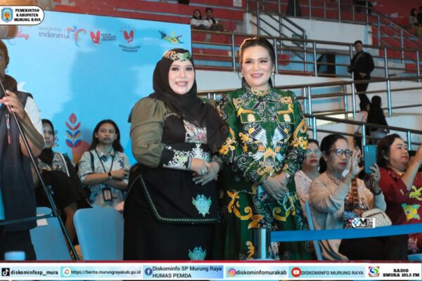 Ketua TP-PKK Mura dan Ketua GOW Mura Hadiri Malam Unjuk Bakat Jagau Nyai Kalteng