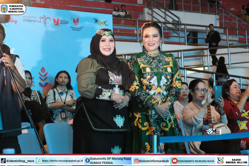 Ketua TP-PKK Mura dan Ketua GOW Mura Hadiri Malam Unjuk Bakat Jagau Nyai Kalteng