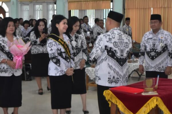 Mimie Mariatie Jaya S. Monong Resmi Dilantik Jadi Ibunda Guru Kabupaten Gunung Mas