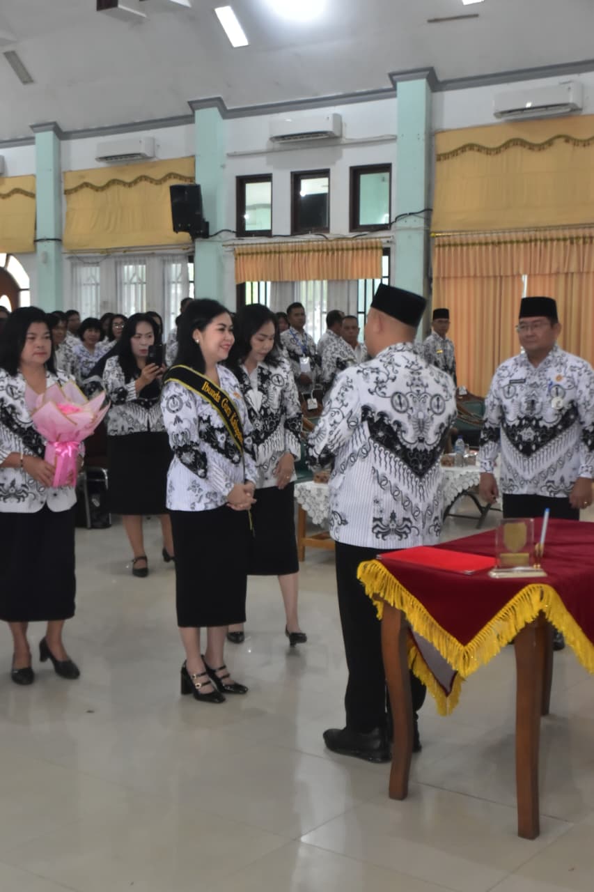 Mimie Mariatie Jaya S. Monong Resmi Dilantik Jadi Ibunda Guru Kabupaten Gunung Mas