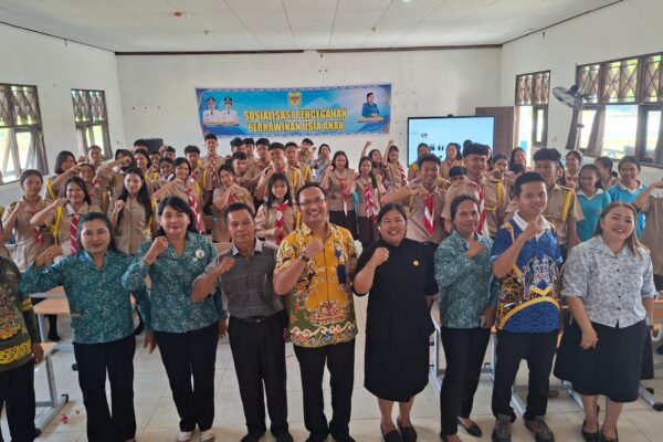 TP PKK Gunung Mas Bersama Dinas P2KBP3A Gelar Sosialisasi Pencegahan Perkawinan Usia Anak di SMAN 2 Kurun