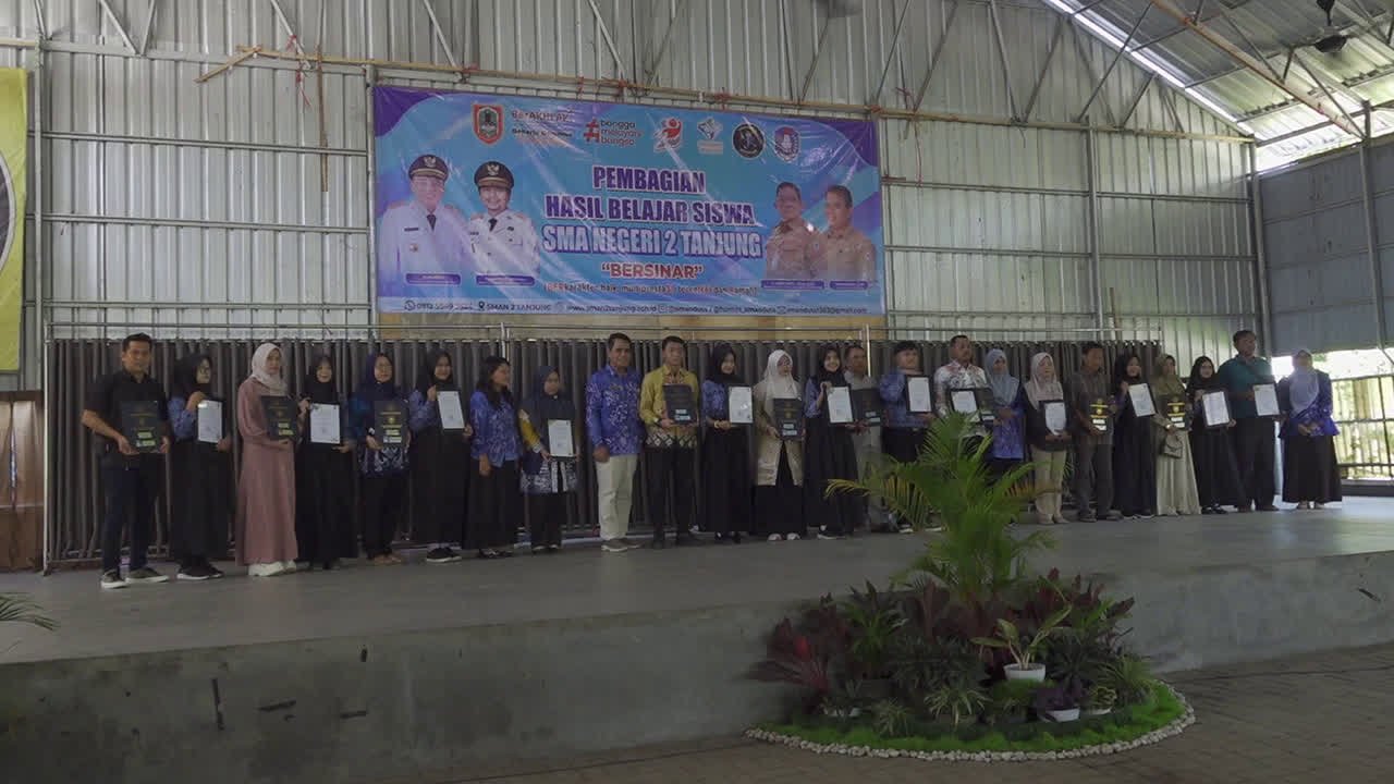 605 Siswa SMAN 2 Tanjung Terima Rapor, Sekolah Apresiasi Siswa Berprestasi