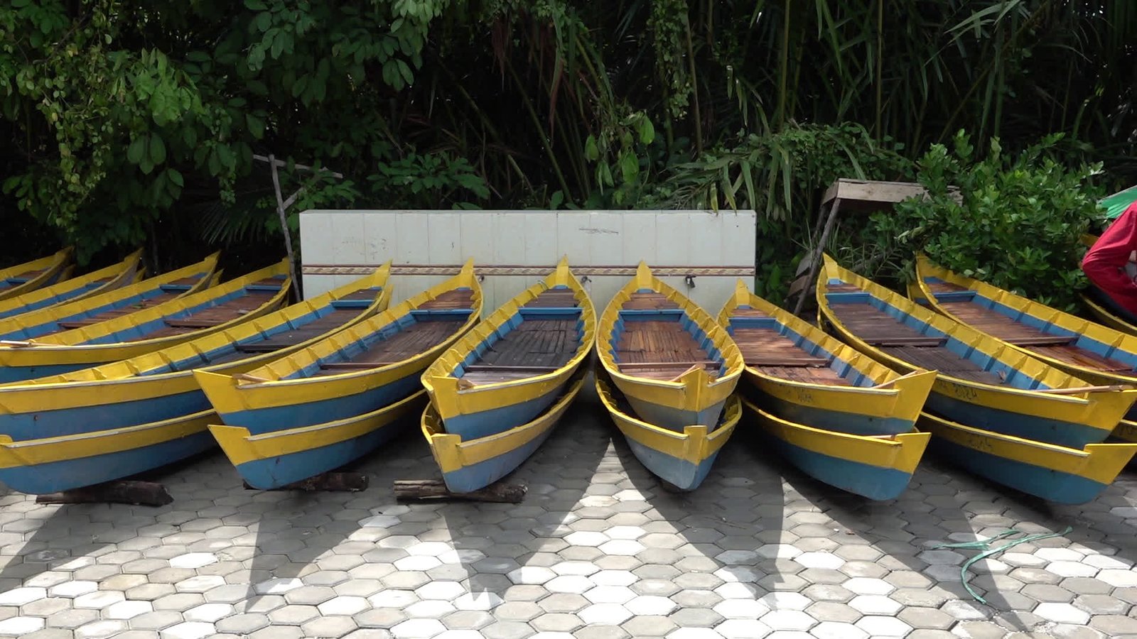 Bantu Tingkatkan Hasil Tangkap, DKP3 Tabalong Beri Bantuan Perahu kepada Nelayan