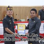Bupati Gumas Sampaikan Dua Raperda Strategis