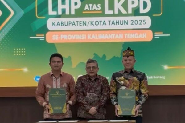 Bupati Gunung Mas Hadiri Penyerahan LHP LKPD TA 2025, Gumas Kembali Raih Opini WTP