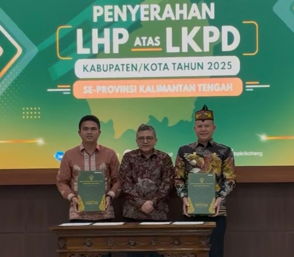 Bupati Gunung Mas Hadiri Penyerahan LHP LKPD TA 2025, Gumas Kembali Raih Opini WTP