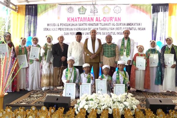 Cetak Generasi Qurani, Wabup Tabalong Hadiri Wisuda Santri MDT dan Resmikan TPA Sa’adatul Insan