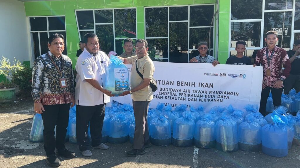 DKP3 Tabalong Salurkan 100 Ribu Benih Lele, Dongkrak Produksi Perikanan dan Ekonomi Desa