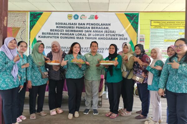Dinas Perikanan dan Ketahanan Pangan Bersinergi dengan TP PKK Gunung Mas Gelar Sosialisasi B2SA Berbasis Pangan Lokal di Desa Karya Bakti
