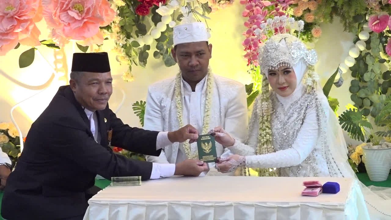 Menikah Di MPP Tabalong, Pengantin Dapat Souvenir