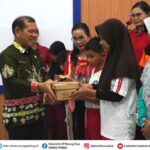 Pemkab Mura Salurkan 230 Pasang Sepatu Sekolah, Dukung Semangat Belajar Siswa