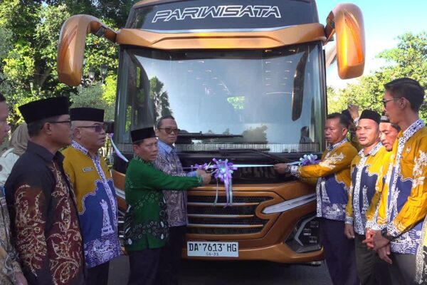 Resmikan Usaha Penyewaan Bus Bumdesma Sumber Makmur, Bupati Apresiasi Inovasi Usaha