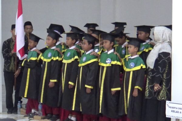 SDIT An-Nahl Tabalong Kukuhkan 102 Lulusan, Siap Menjadi Generasi Smart Berkarakter Islami