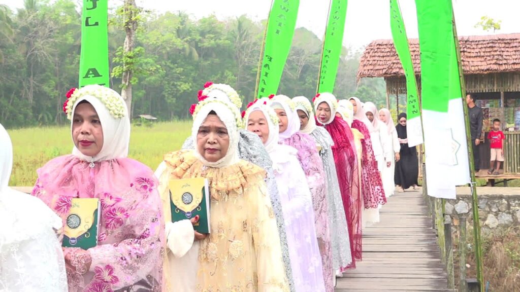 Belajar Alquran Tak Mengenal Usia, 13 Ibu-Ibu Ikuti Khatam Al Quran di RTQ Falahul Amin