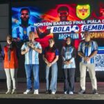 Bupati Gumas, Forkopimda Bersama Masyarakat Nobar Final Piala Dunia Di Taman Kota Kuala Kurun