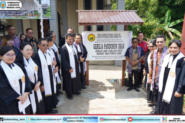Bupati Heriyus Resmikan Pastori dan Hadiri Pentahbisan Gereja GKE Pandohon Iman Tahujan Ontu