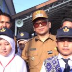 Bupati Tabalong Kenalkan Program Beasiswa dan Seragam Sekolah Gratis di Hari Pertama Masuk Sekolah
