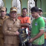 Bupati Tabalong Serahkan Bantuan, Korban Kebakaran Desa Solan Juga Dapat Bantuan Pembangunan Rumah