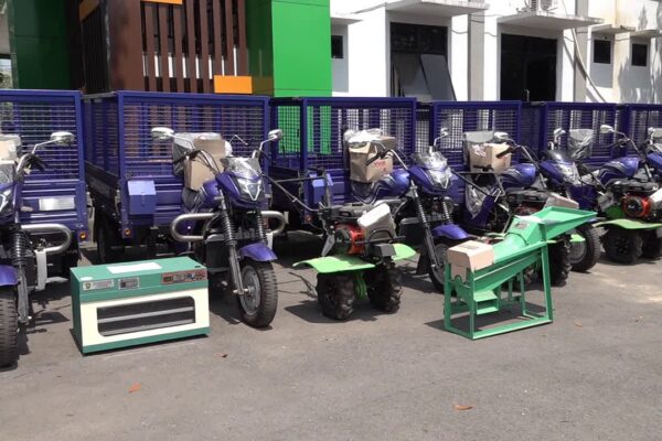 Dukung Ketahanan Pangan, Haji Fani dan Habib Taufan Bagikan Puluhan Alsintan