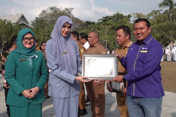 Konsisten Sajikan Siaran Untuk Pemenuhan Hak Anak, LPPL Tabalong Raih Penghargaan dari Bupati