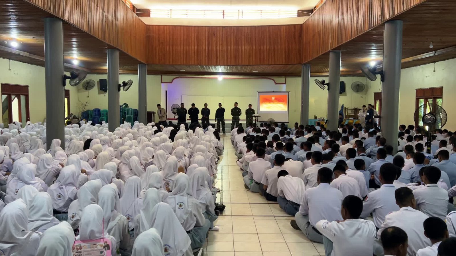 Tanamkan Disiplin dan Cinta Tanah Air, 715 Siswa Baru SMKN 1 Tanjung Ikuti Pembinaan Kesadaran Bela Negara
