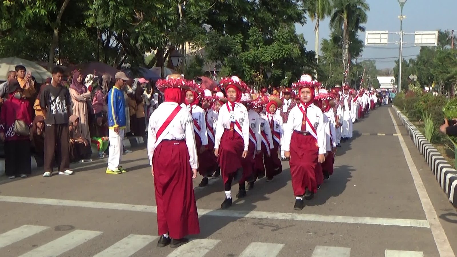 18 Tim Tampil Kreatif, Lomba Gerak Jalan Kelurahan Tanjung Bakal Jadi Agenda Tahunan