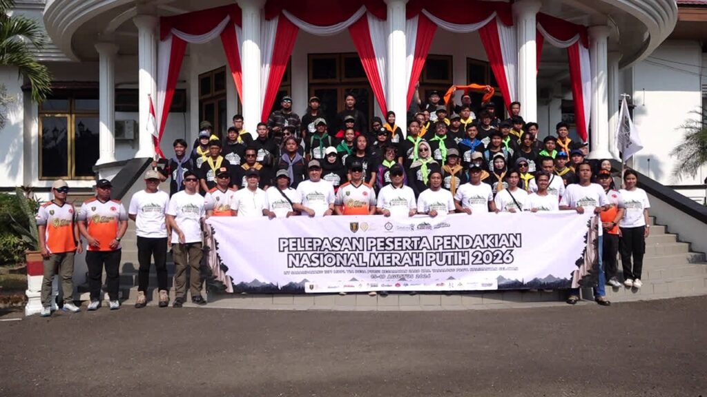 60 Pecinta Alam dari 3 Provinsi Ikuti Pendakian Merah Putih di Gunung Sarampakang Jaro