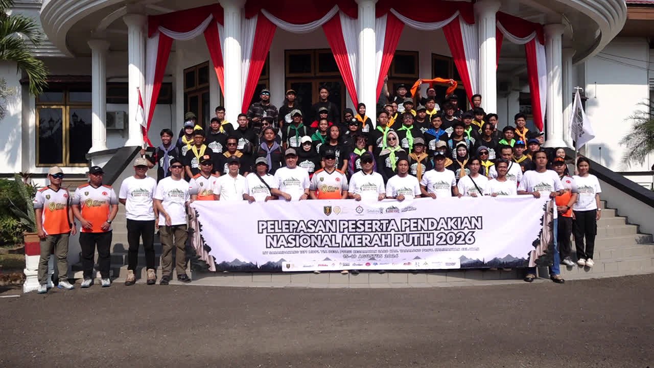 60 Pecinta Alam dari 3 Provinsi Ikuti Pendakian Merah Putih di Gunung Sarampakang Jaro